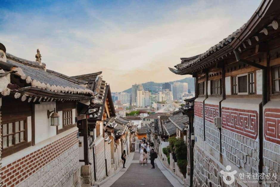 A Visitor's Guide to Bukchon Hanok Village (북촌한옥마을)