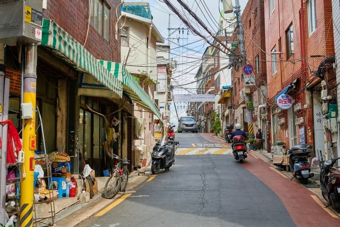 A Visitor's Guide to Alleys of Changsin-dong (창신동골목길)