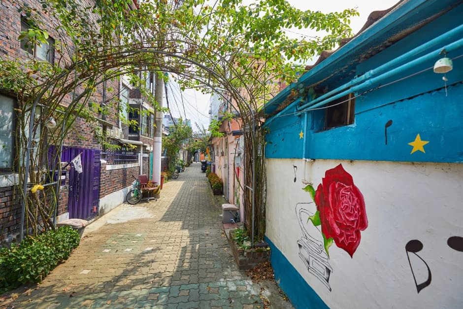 A Visitor's Guide to Cheonho-dong Rose Village (천호동 장미마을)